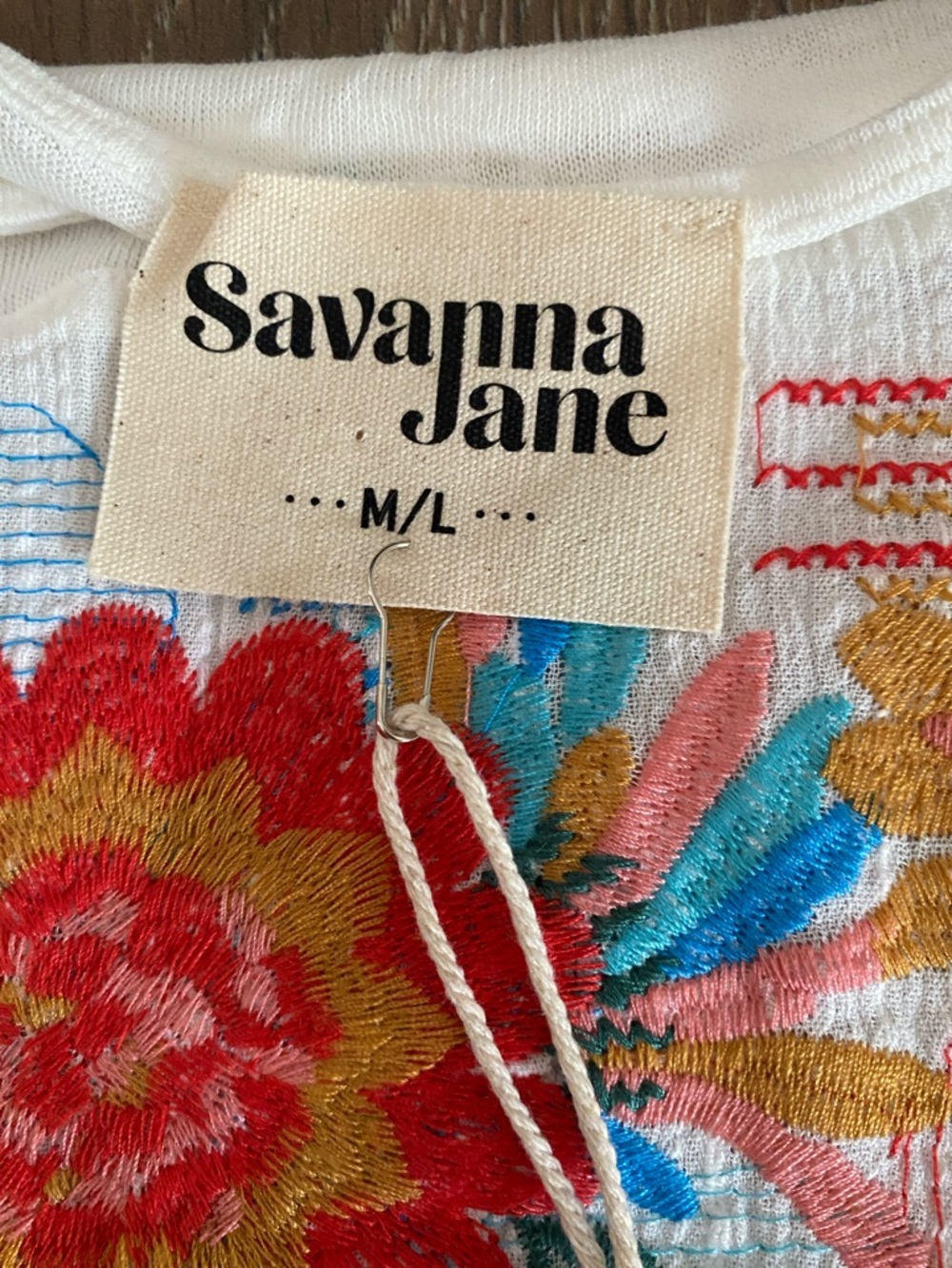 NWT Savanna Jane White Boho Embroidered Floral Poncho Top M/L - Picture 8 of 9